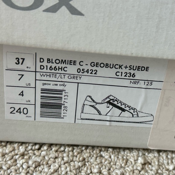 GEOX Women’s size EU37 US7 Sneakers - Like new w/ box. - Picture 4 of 5